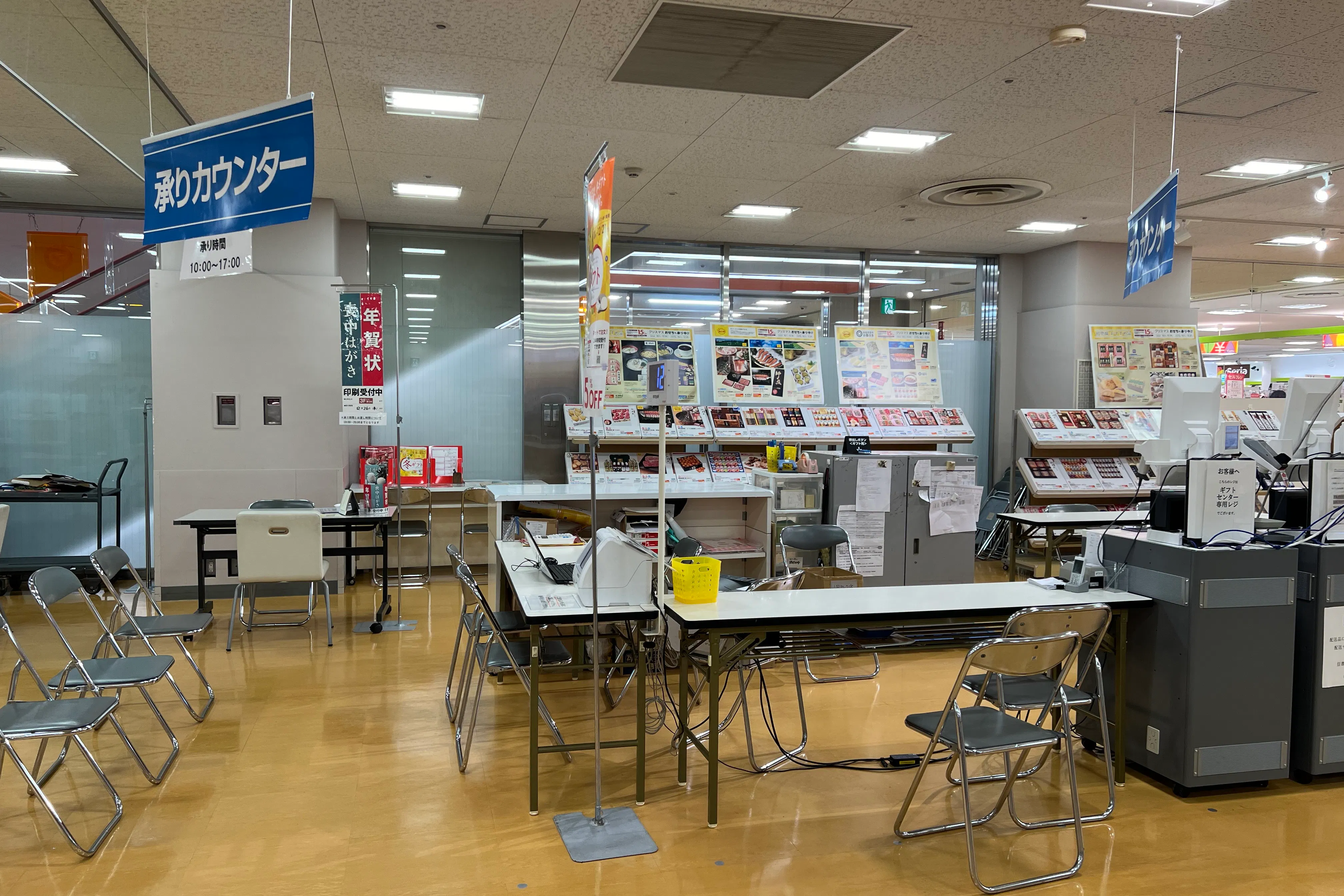 【西友 清瀬店】3Fレジ横ギフト売場 プロモーション用途や物販、食物販のポップアップストアに最適なスーパー店内催事イベントスペース ※2026/6/1(月)~8/16(日)期間:3F下りエスカレーター脇