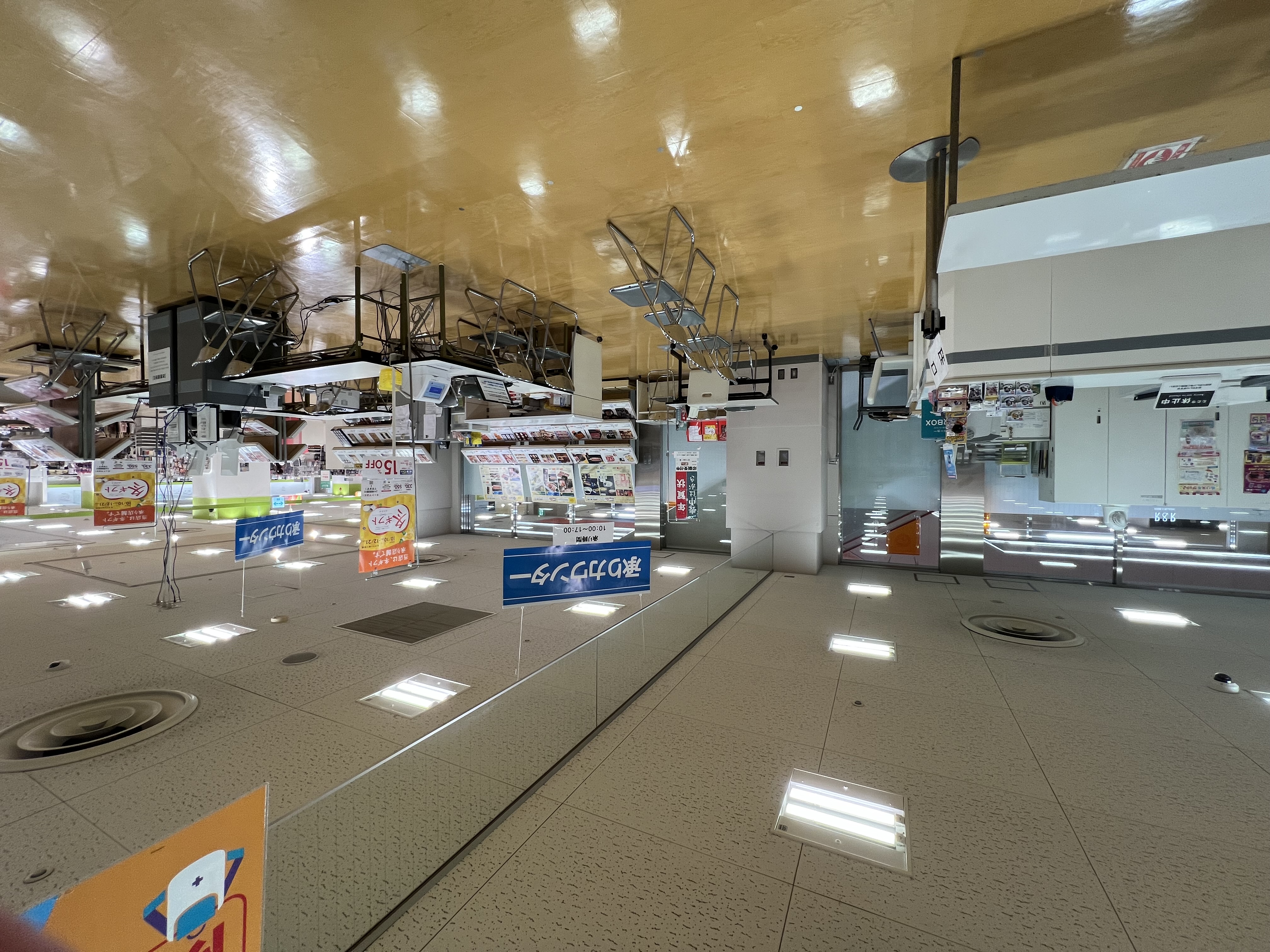 【西友　清瀬店】3Fレジ横ギフト売場　プロモーション用途や物販、食物販のポップアップストアに最適なスーパー店内催事イベントスペース ※2026/6/1(月)～8/16(日)期間：3F下りエスカレーター脇