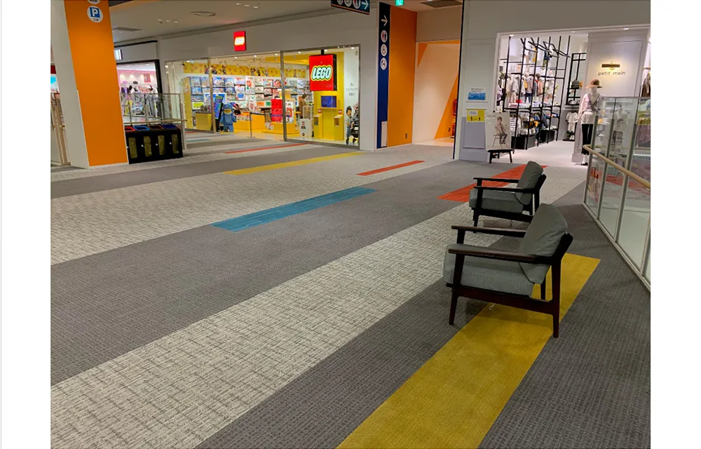 【ららぽーと名古屋みなとアクルス】3階 南東エスカレーター前