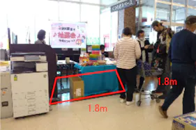 【マックスバリュ山形駅西口店】くつろぎスペース前の一部(店内ギャザリングスペース前の一部) 販促プロモーションや物販に最適なスーパー店内催事イベントスペース