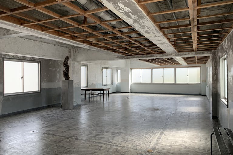 必要な什器等はご自身にてご用意ください。