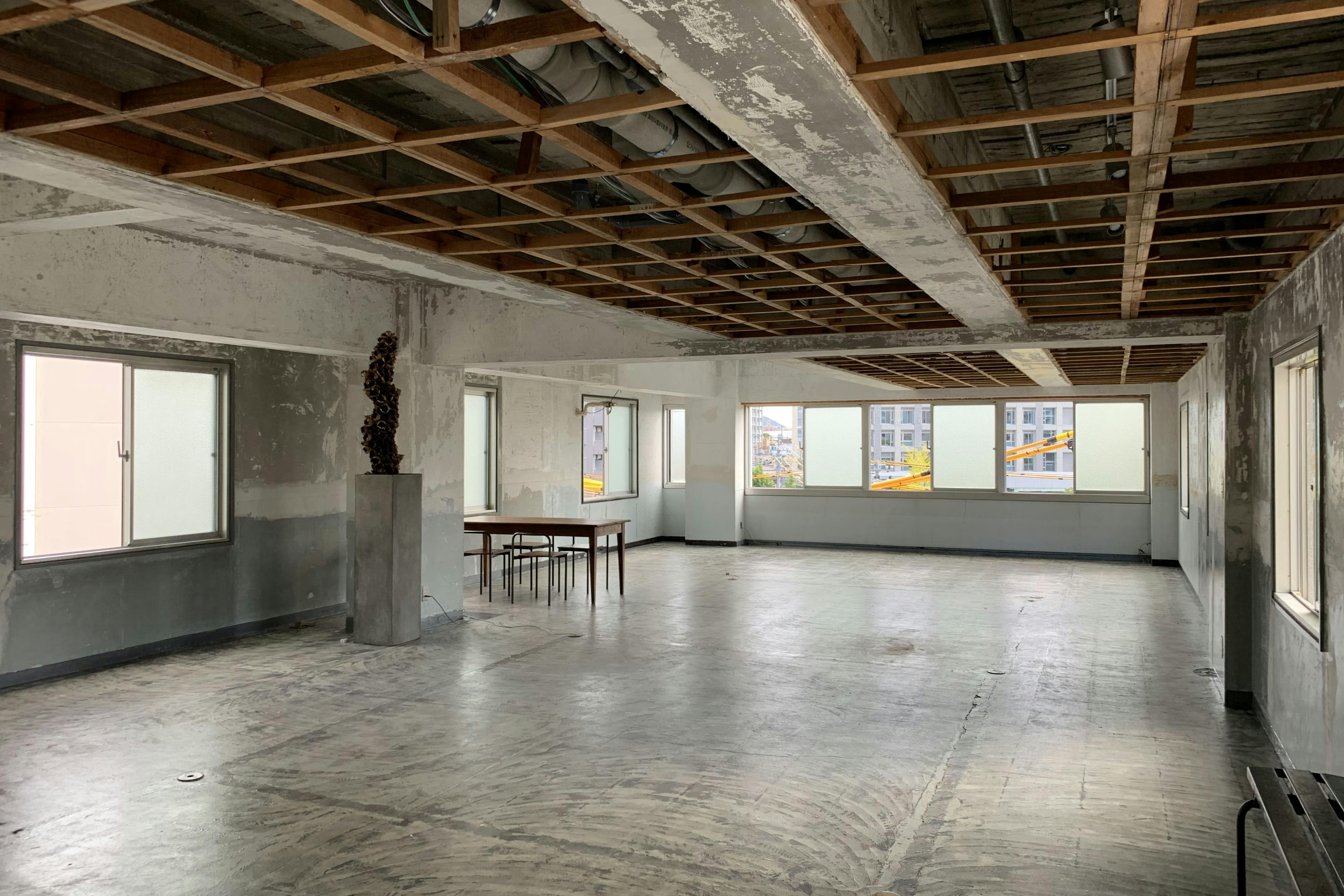 【鷹野橋駅7分】展示会やクローズドイベントに適したコンクリート造りのイベントスペース