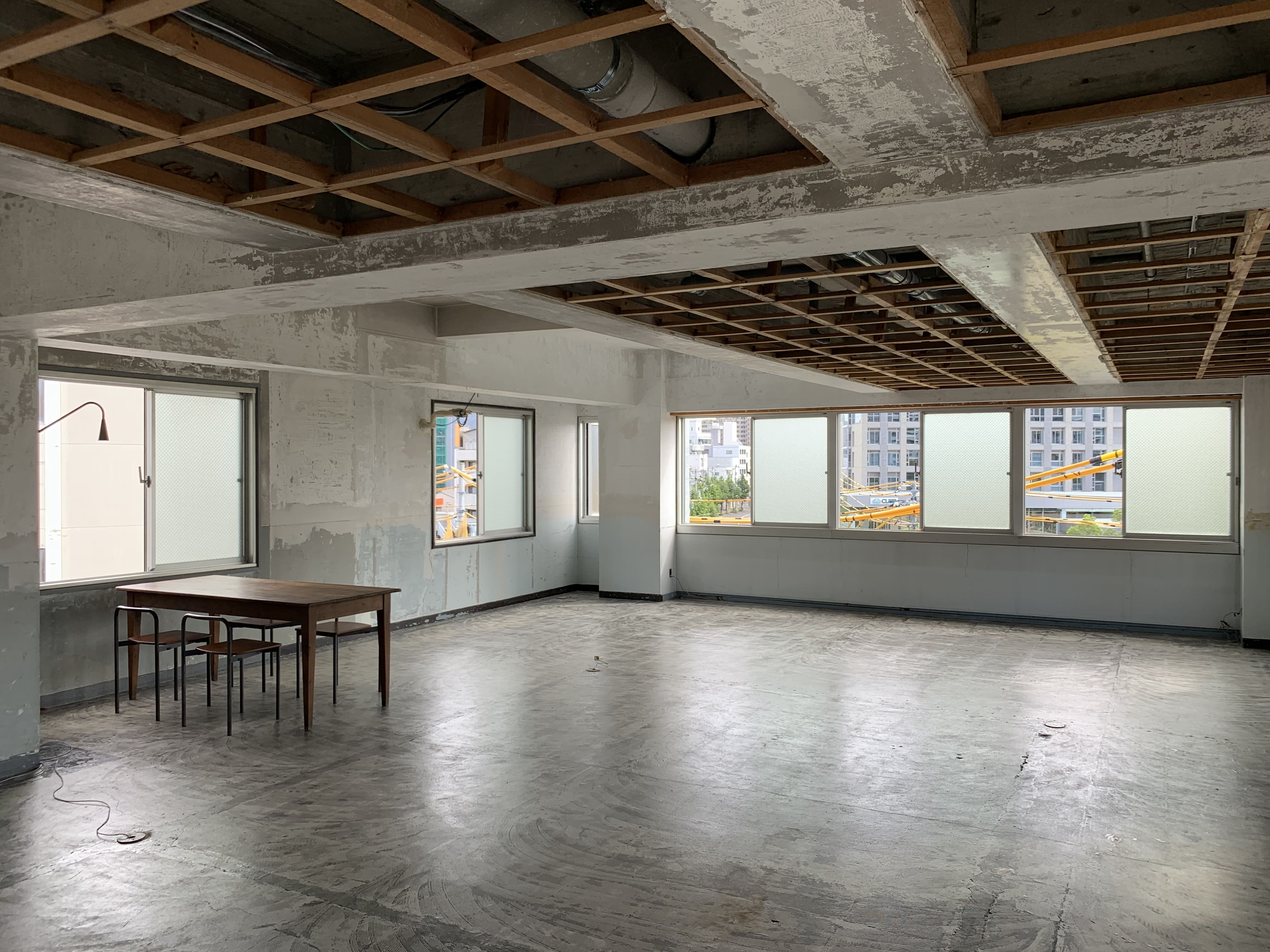 【鷹野橋駅7分】展示会やクローズドイベントに適したコンクリート造りのイベントスペース