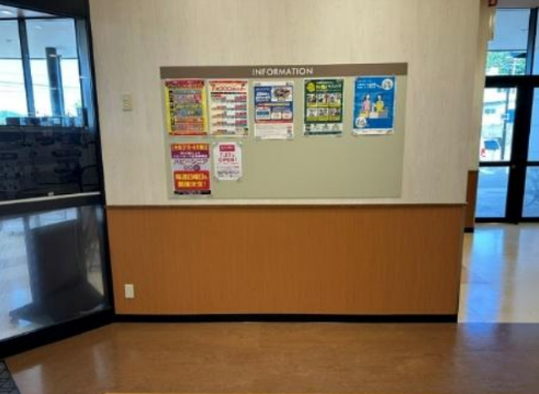 【天満屋ハピーズ笠岡美の浜店】店内掲示板前 各種プロモーション、会員獲得イベントに最適な屋内催事イベントスペース