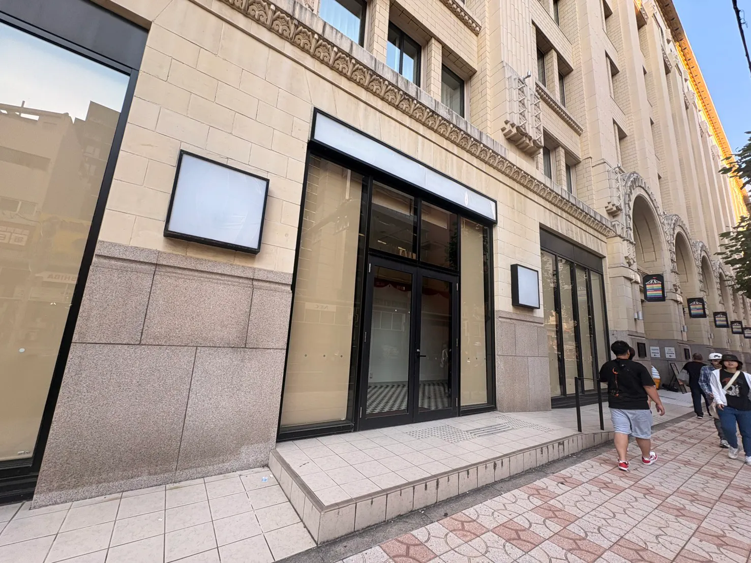 【日本橋駅6分｜なんば駅9分｜コミュニティーフードホール大阪・日本橋】堺筋沿いから直接入場できる147㎡の路面イベントスペース