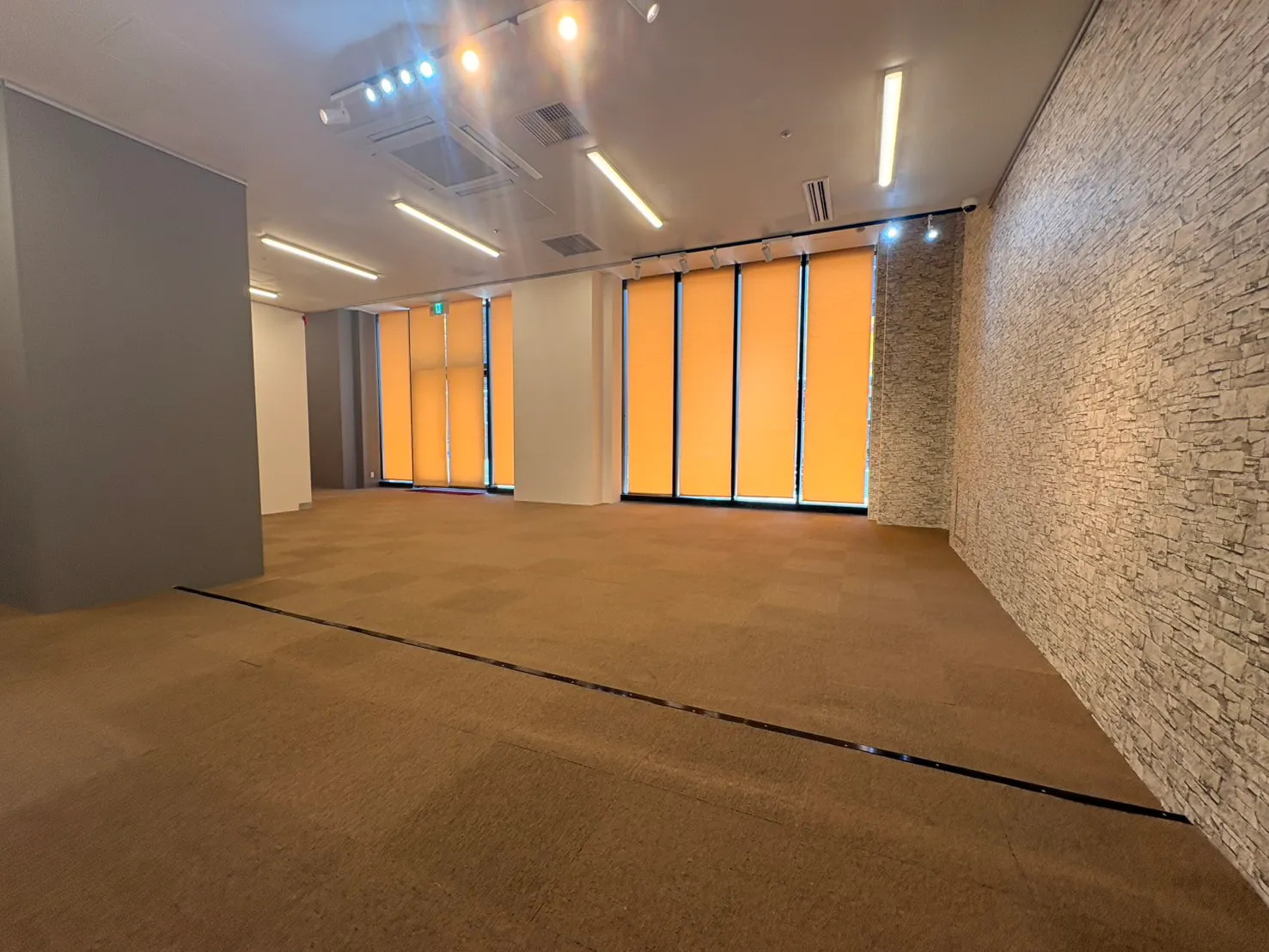 【日本橋駅6分｜なんば駅9分｜コミュニティーフードホール大阪・日本橋】堺筋沿いから直接入場できる147㎡の路面イベントスペース