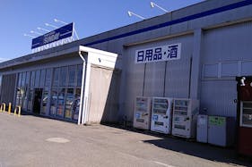 【サンデー櫛引店】屋外駐車場 キッチンカーの出店に最適なホームセンター内駐車場の屋外イベントスペース