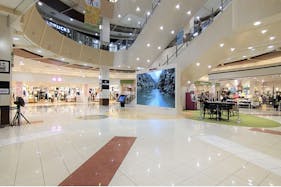 【イオンモール日の出】1F メインコート