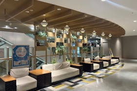 【ノースポート・モール】「5F-1区画(レストスペース)」ポップアップストアやプロモーションに適したエスカレーター前イベントスペース