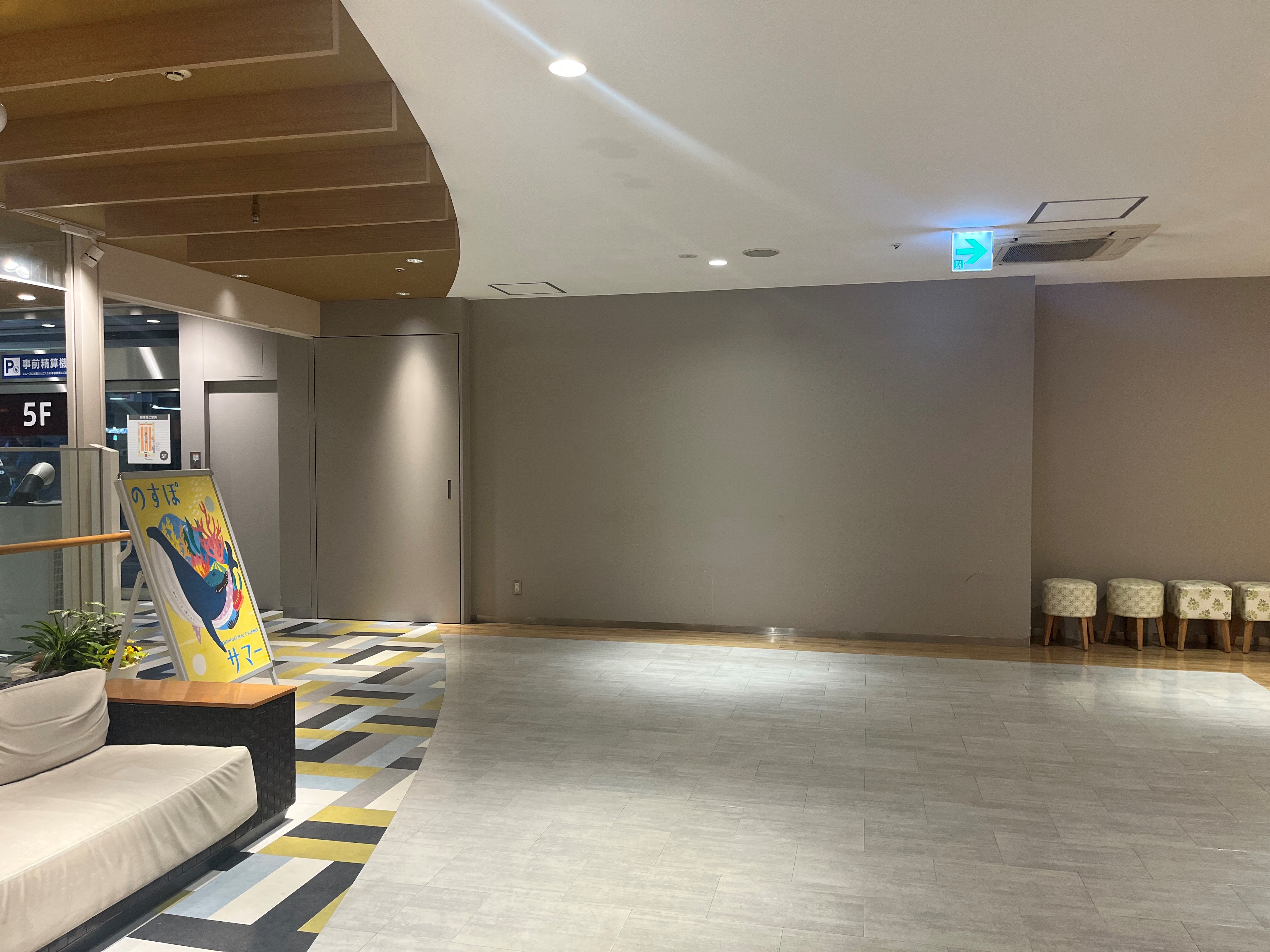 【ノースポート・モール】「5F-1区画（レストスペース）」ポップアップストアやプロモーションに適したエスカレーター前イベントスペース