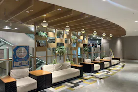 【ノースポート・モール】「5F-1区画(レストスペース)」ポップアップストアやプロモーションに適したエスカレーター前イベントスペース