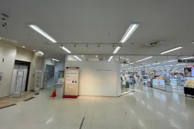 【イオン札幌藻岩店】正面出入口横