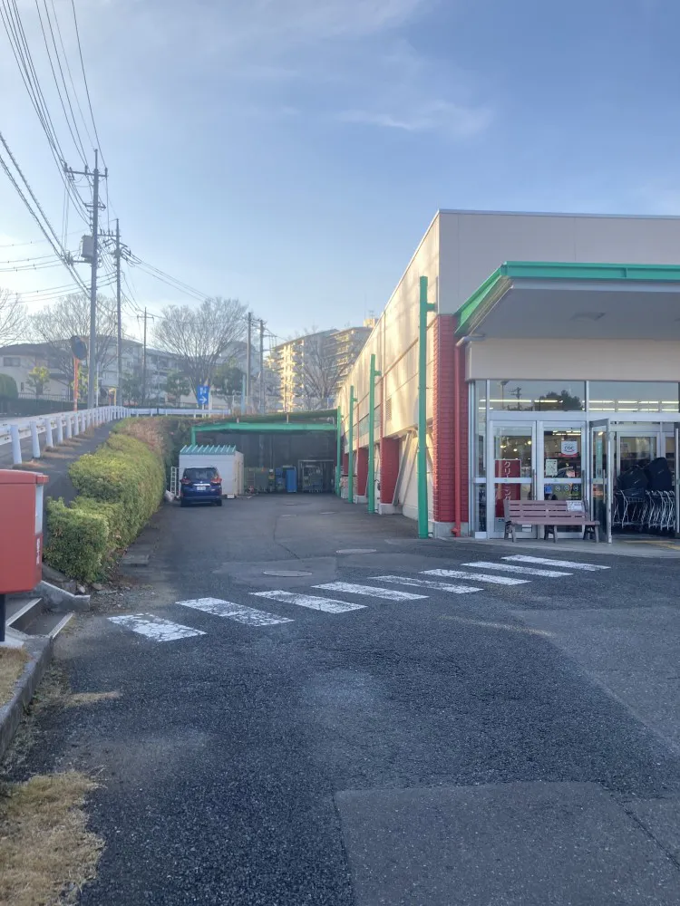 【マミーマート松風台】販促プロモーションに最適な1階青果側入口付近風除室にある催事スペース