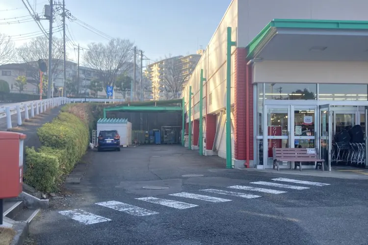 【マミーマート松風台】販促プロモーションに最適な1階青果側入口付近風除室にある催事スペース