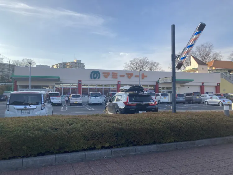 【マミーマート松風台】販促プロモーションに最適な1階青果側入口付近風除室にある催事スペース