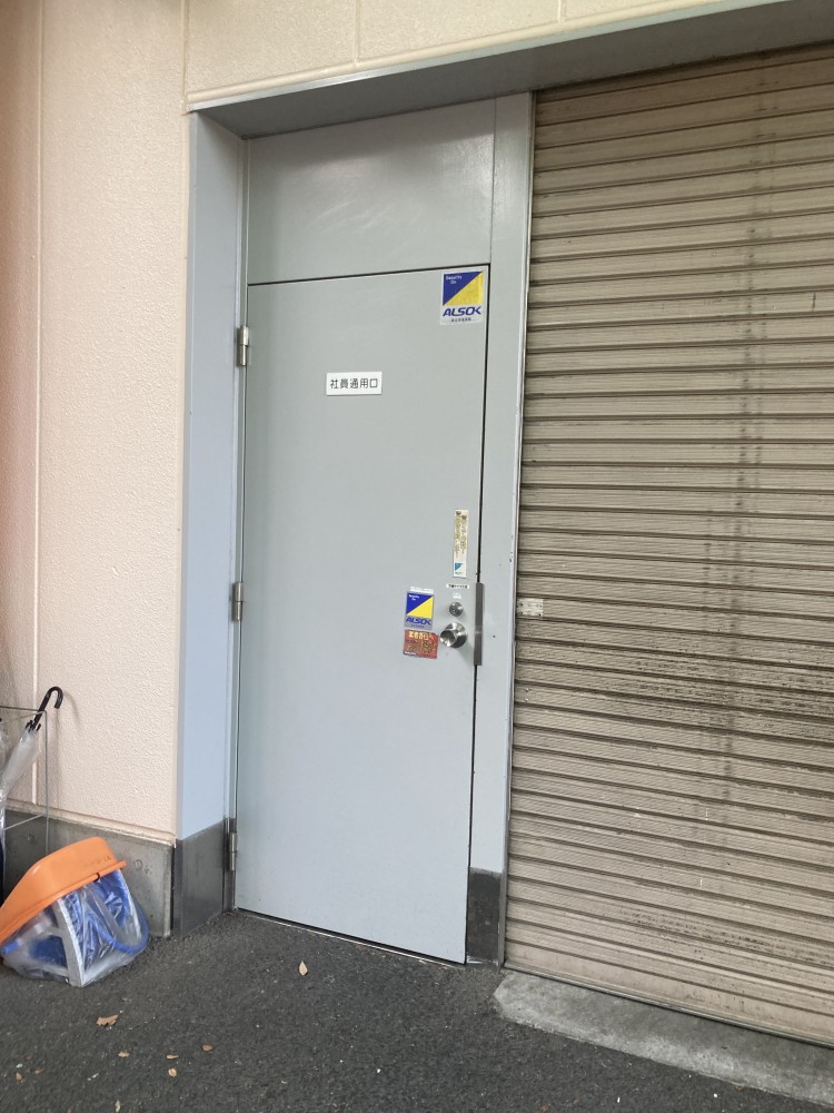 【マミーマート松風台】販促プロモーションに最適な1階青果側入口付近風除室にある催事スペース