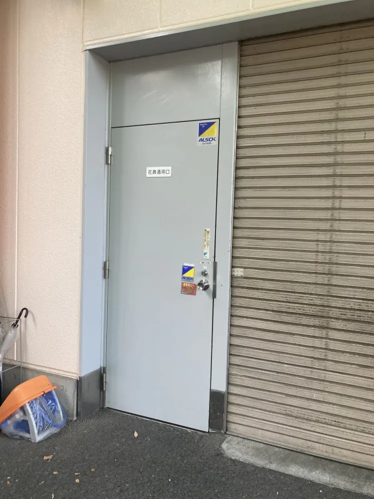 【マミーマート松風台】販促プロモーションに最適な1階青果側入口付近風除室にある催事スペース