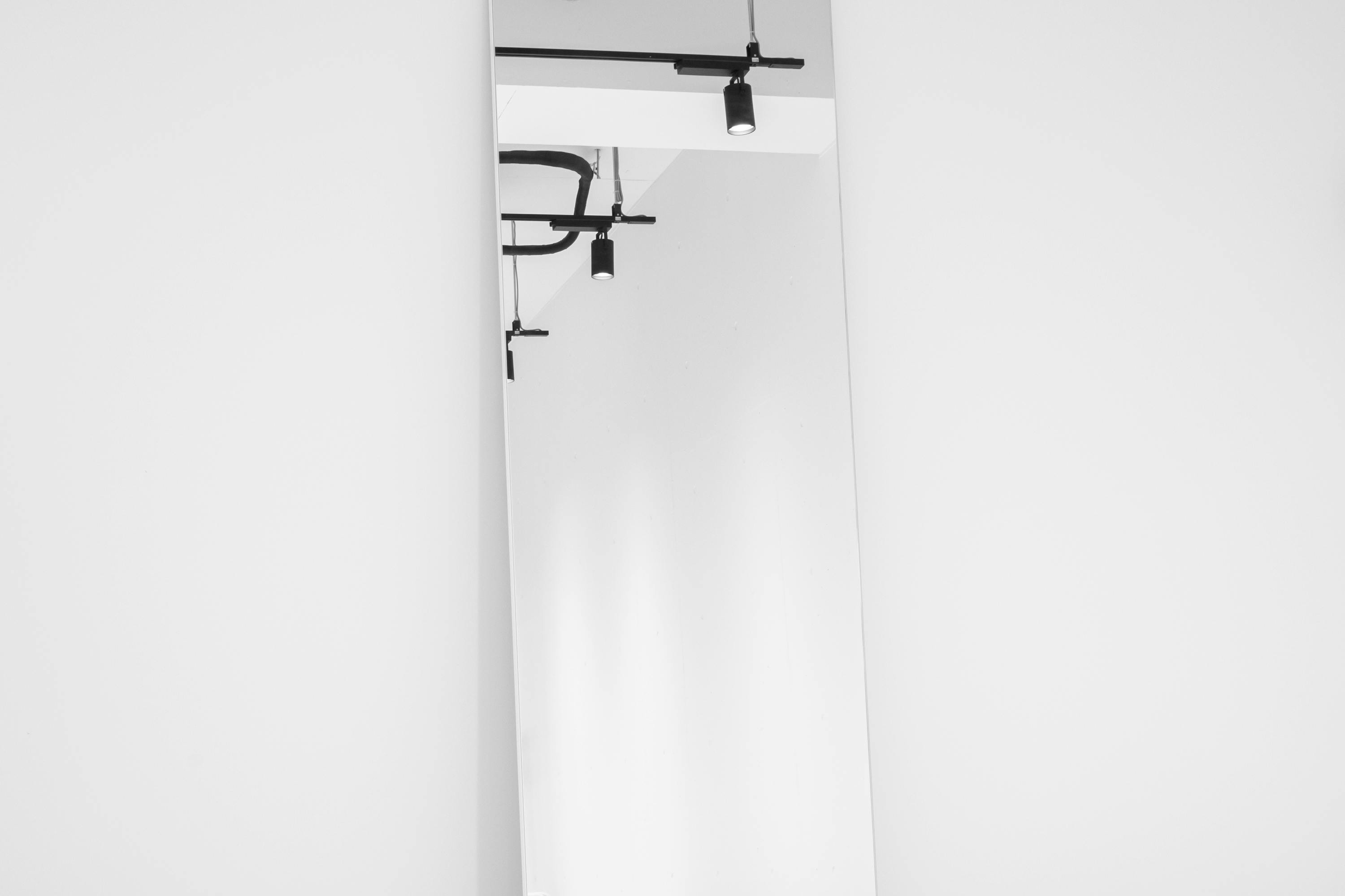 【北参道駅10分】展示会やポップアップストアに最適なシンプルな白の空間と光を取り込める全面ガラスが特徴的なスタジオ