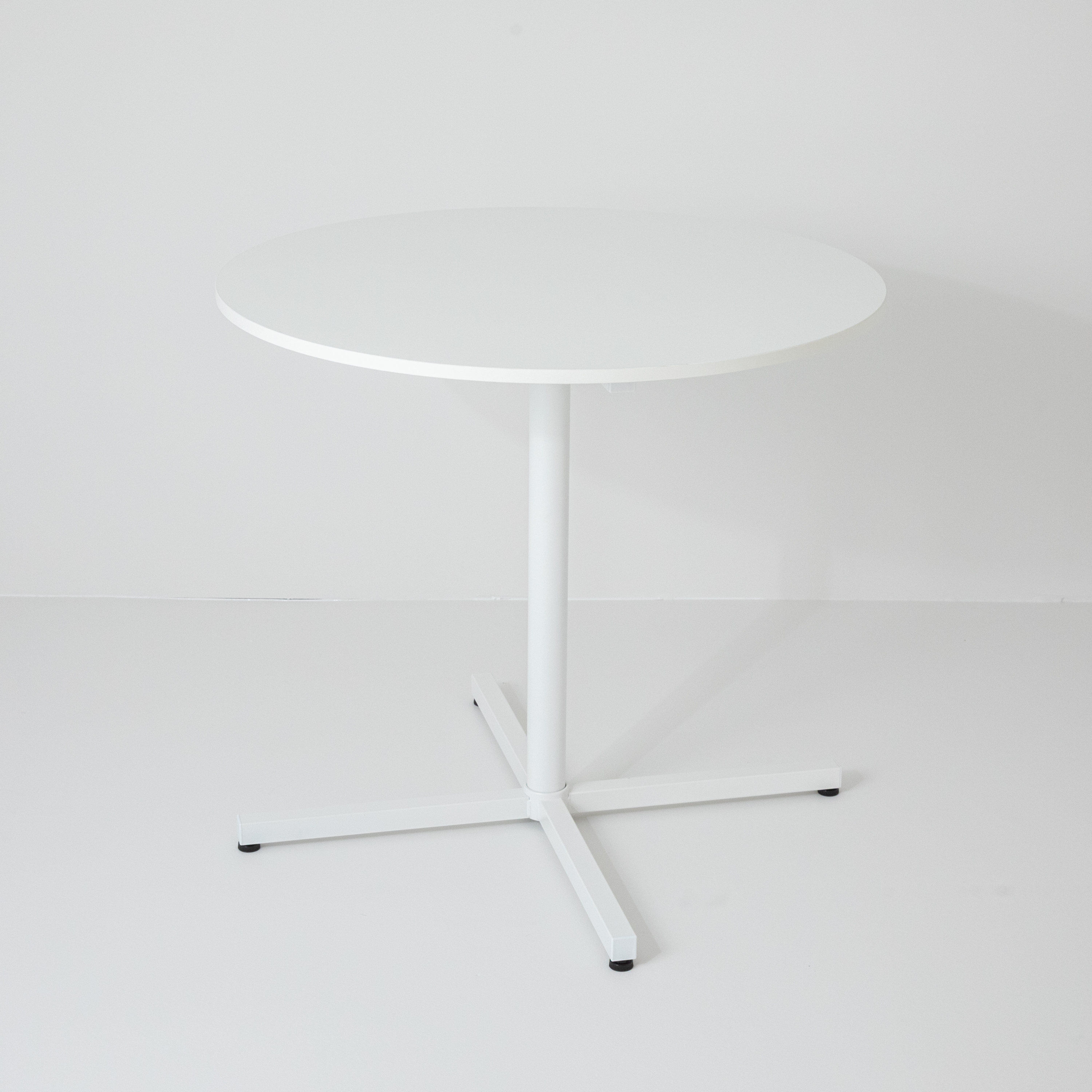 【北参道駅10分】展示会やポップアップストアに最適なシンプルな白の空間と光を取り込める全面ガラスが特徴的なスタジオ