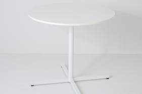 【北参道駅10分】展示会やポップアップストアに最適なシンプルな白の空間と光を取り込める全面ガラスが特徴的なスタジオ