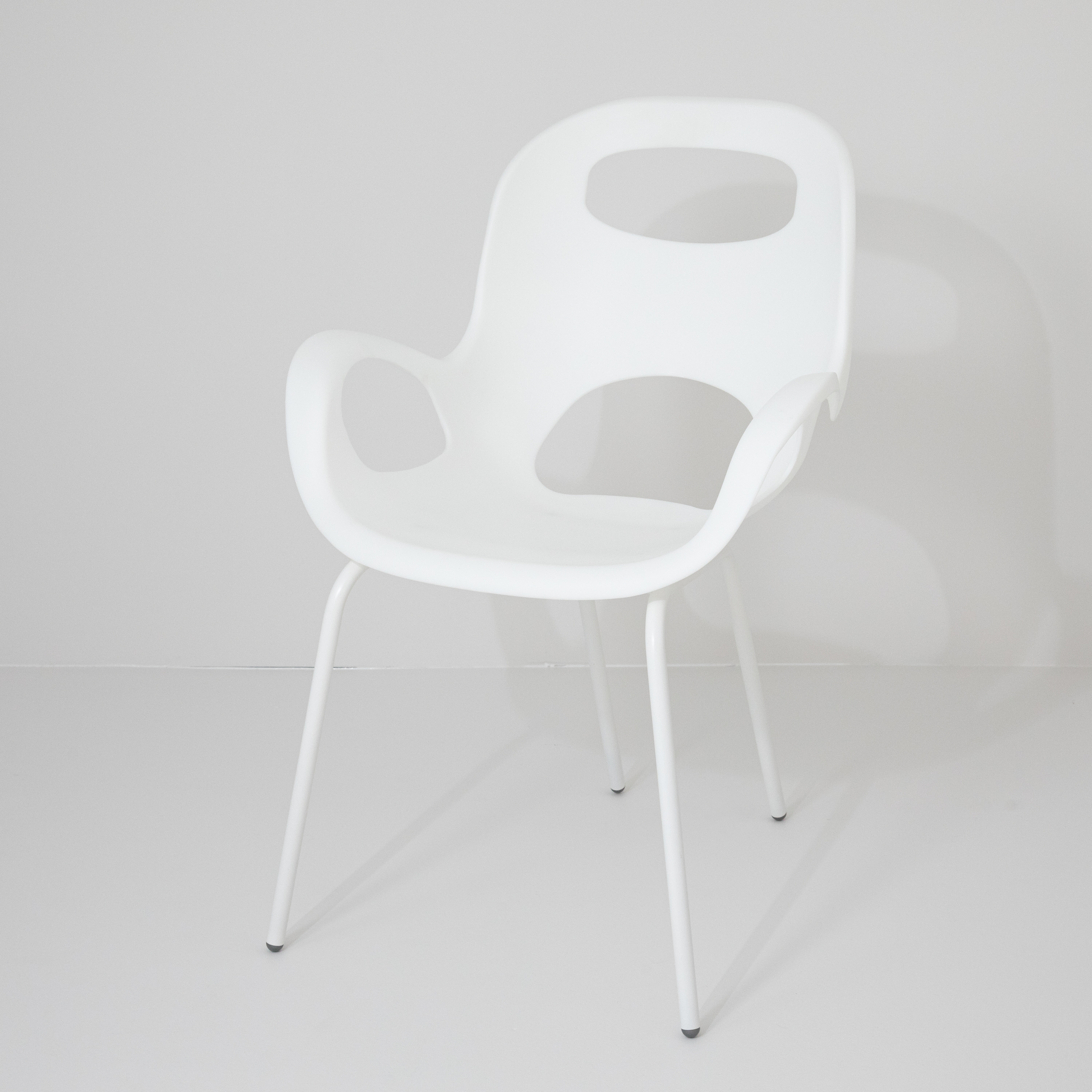 【北参道駅10分】展示会やポップアップストアに最適なシンプルな白の空間と光を取り込める全面ガラスが特徴的なスタジオ