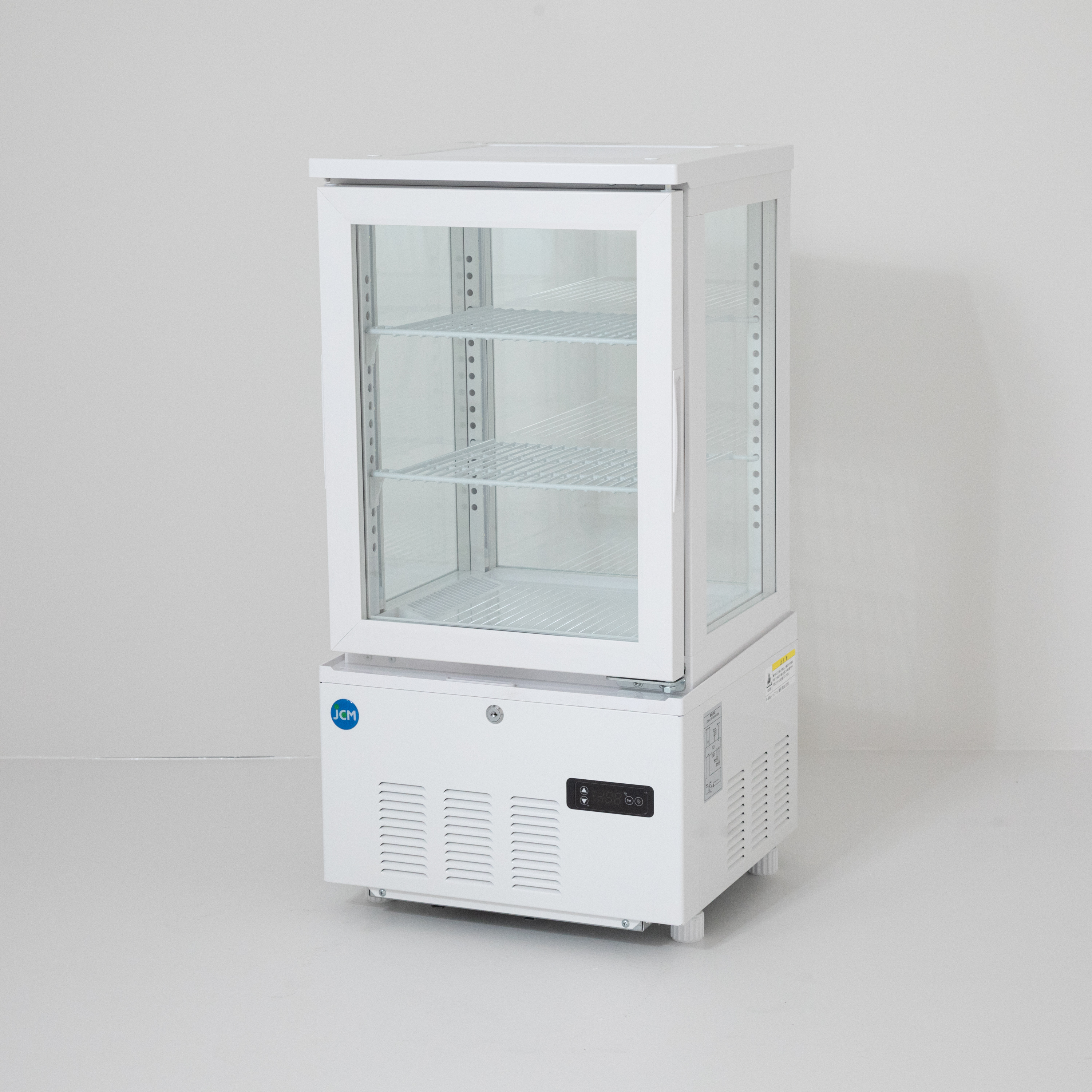 【北参道駅10分】展示会やポップアップストアに最適なシンプルな白の空間と光を取り込める全面ガラスが特徴的なスタジオ