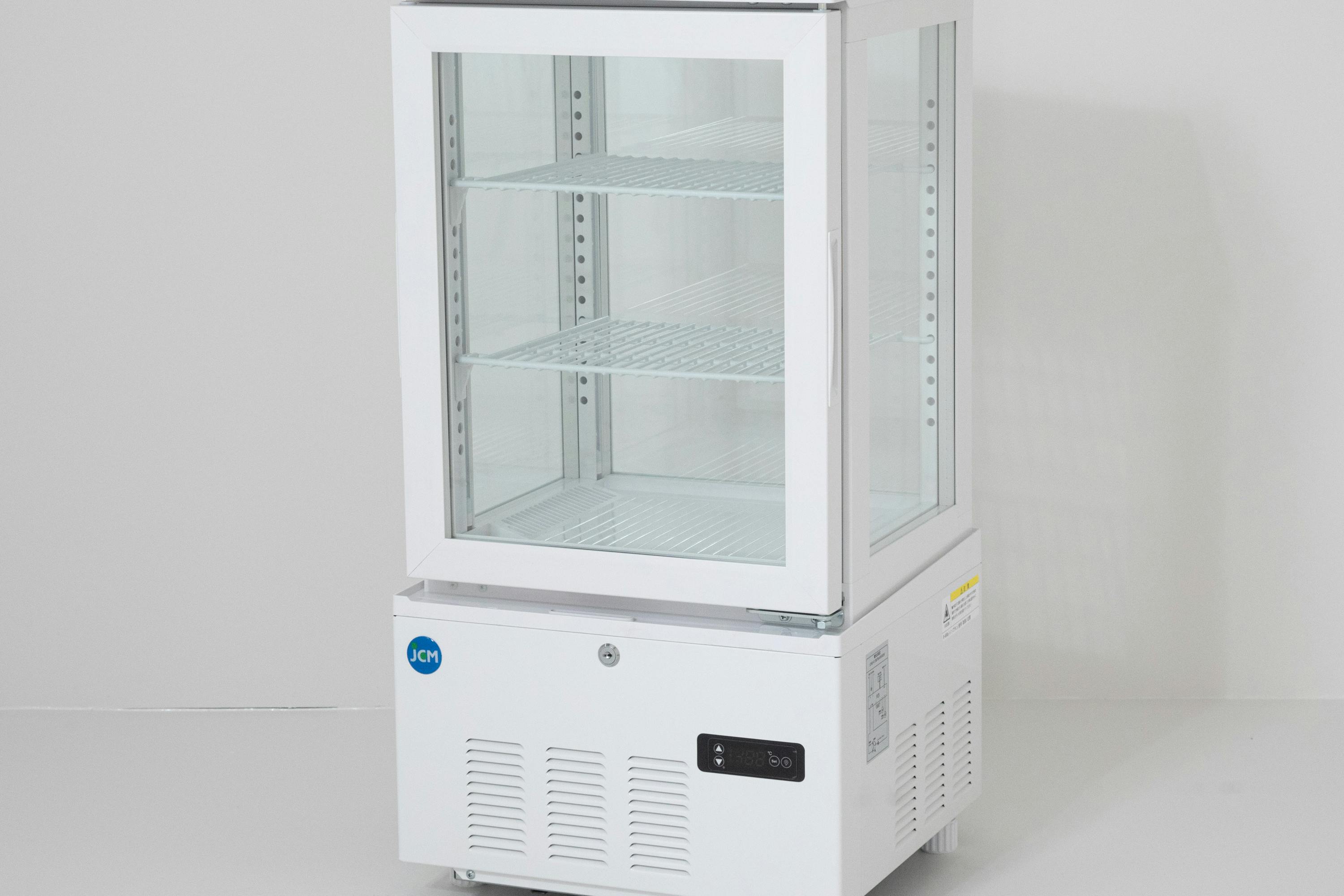 【北参道駅10分】展示会やポップアップストアに最適なシンプルな白の空間と光を取り込める全面ガラスが特徴的なスタジオ