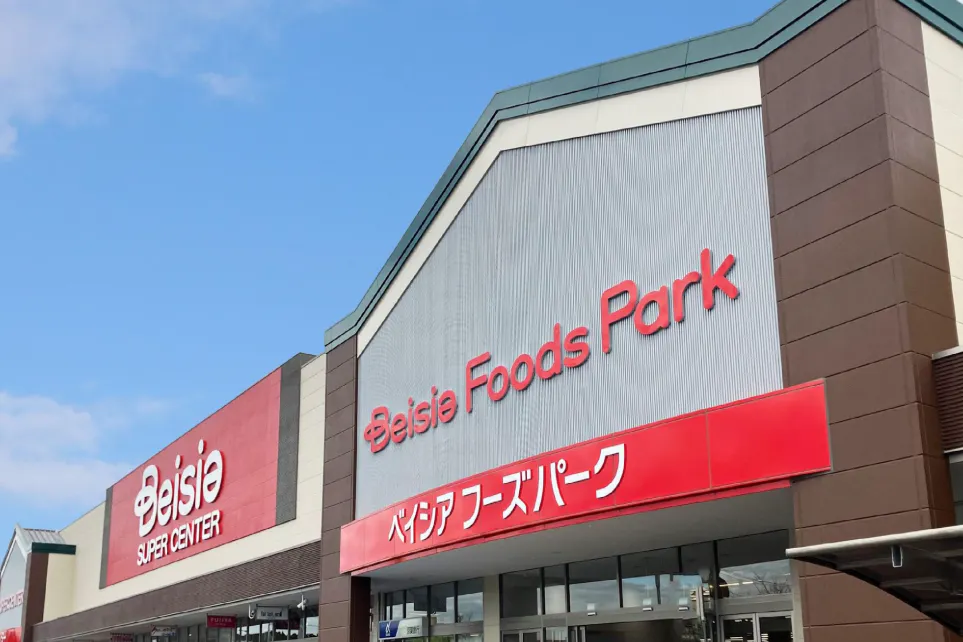 【ベイシア 野田さくらの里店】食品側入口前スペース 販促プロモーションに最適な屋外催事イベントスペース