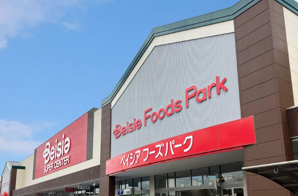 【ベイシア 野田さくらの里店】食品側入口前スペース　販促プロモーションに最適な屋外催事イベントスペース