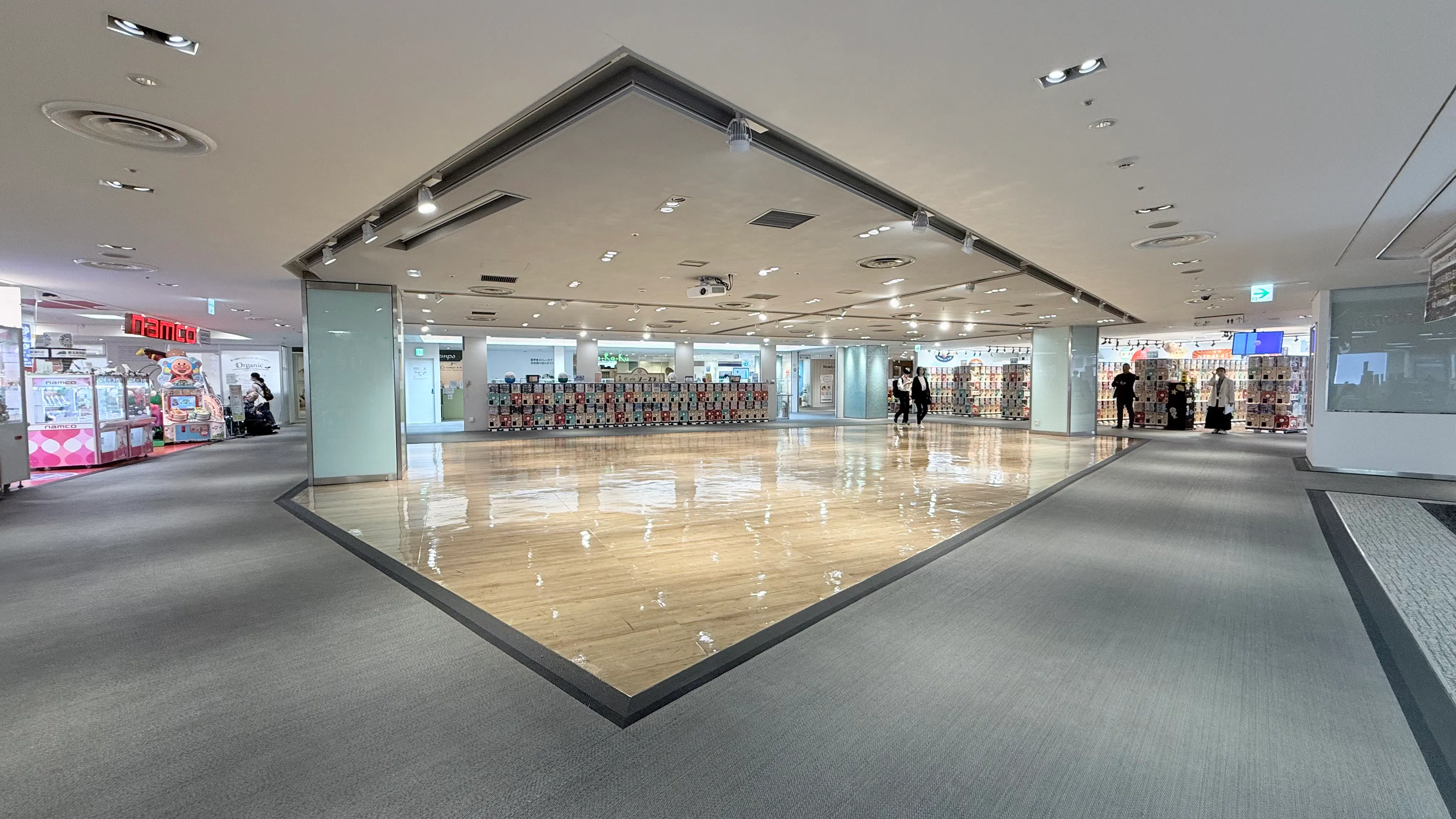 【東急プラザ蒲田】「7Fイベントスペース」視認性抜群で、物販からPRプロモーション・展示会・相談会まで利用可能な広々としたイベントスペースの画像