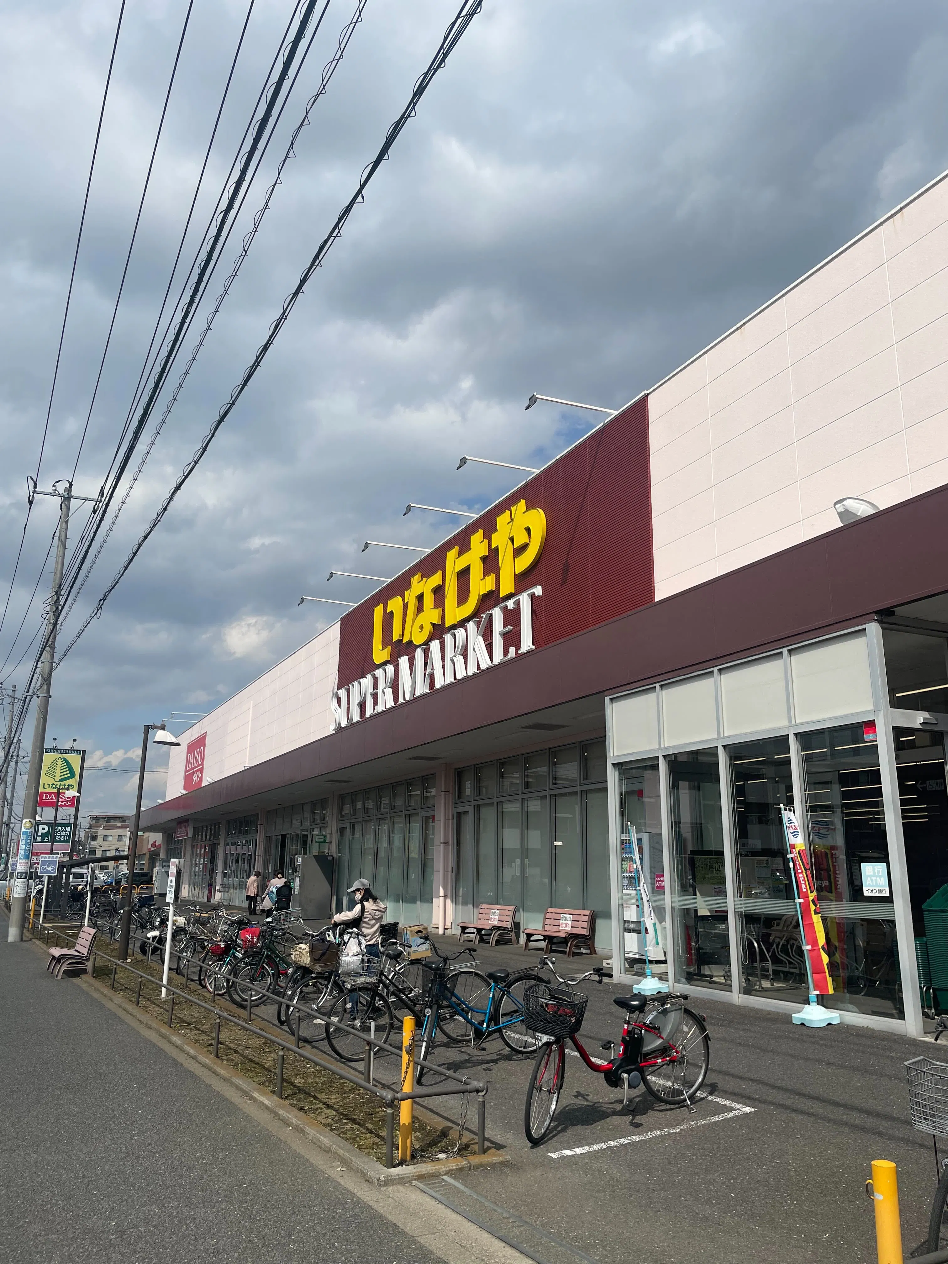 【いなげや大和高座渋谷店】各種プロモーションイベントに最適なスーパーマーケットの店内エレベーター前スペース