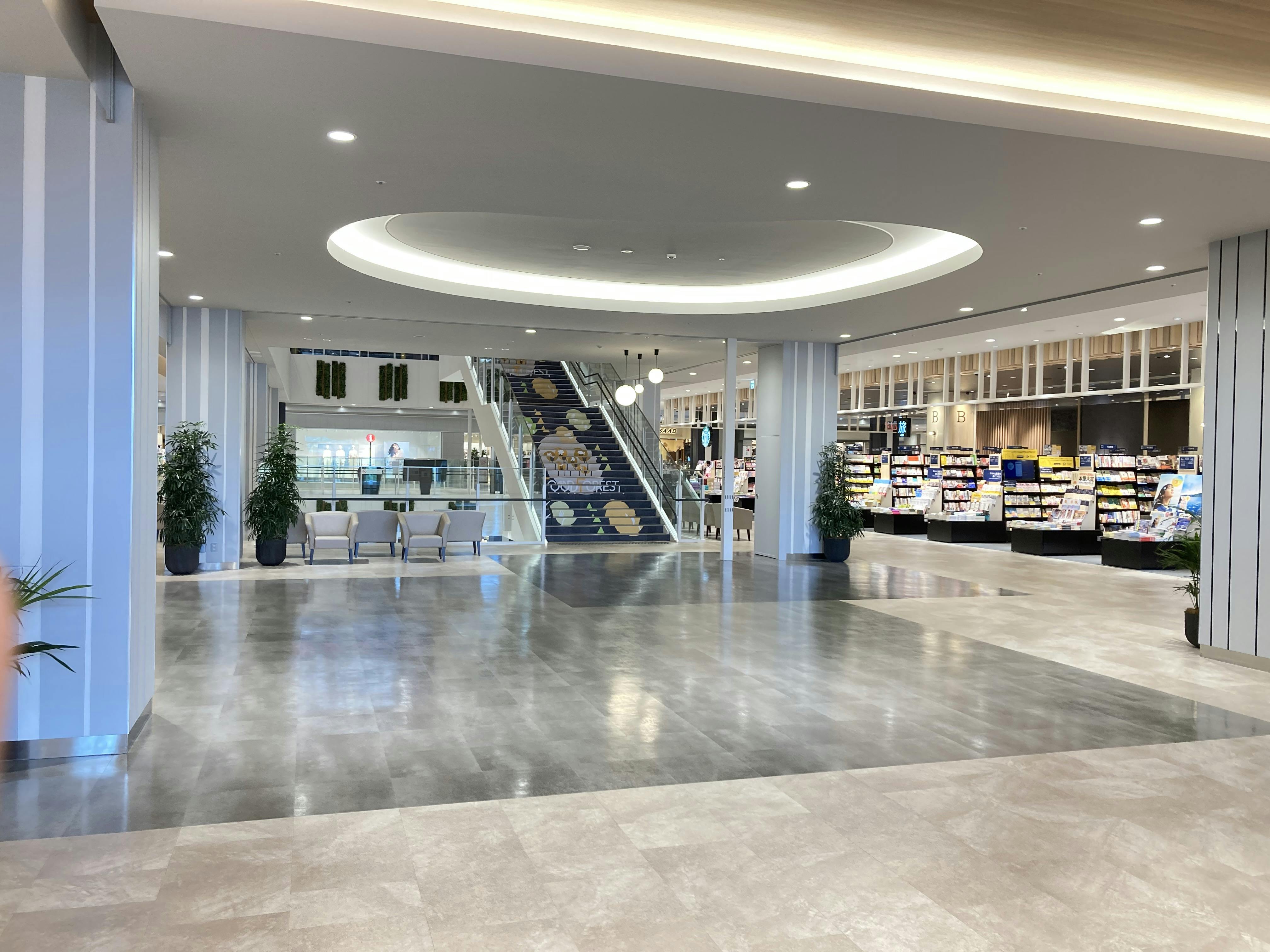 【イオンモール新利府】２階 ライブスクエアの画像