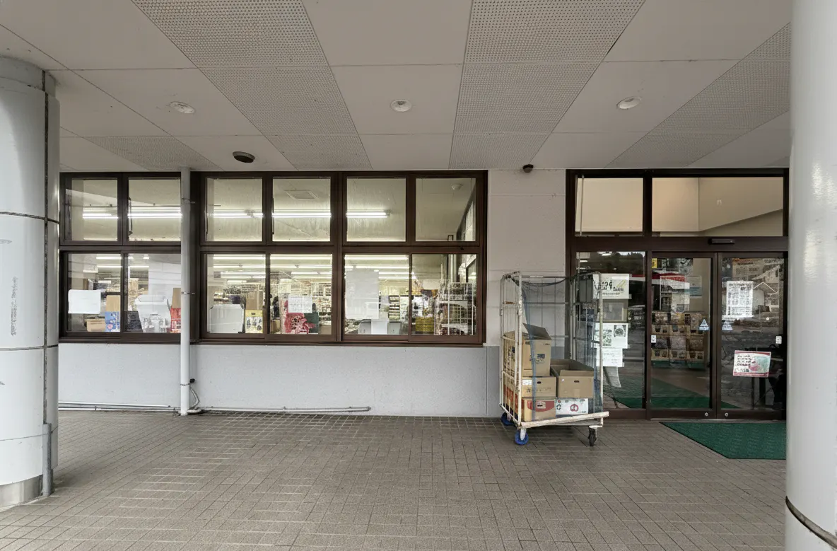 【Aコープたかみや店】食物販や販促イベントに最適な屋外軒下スペース