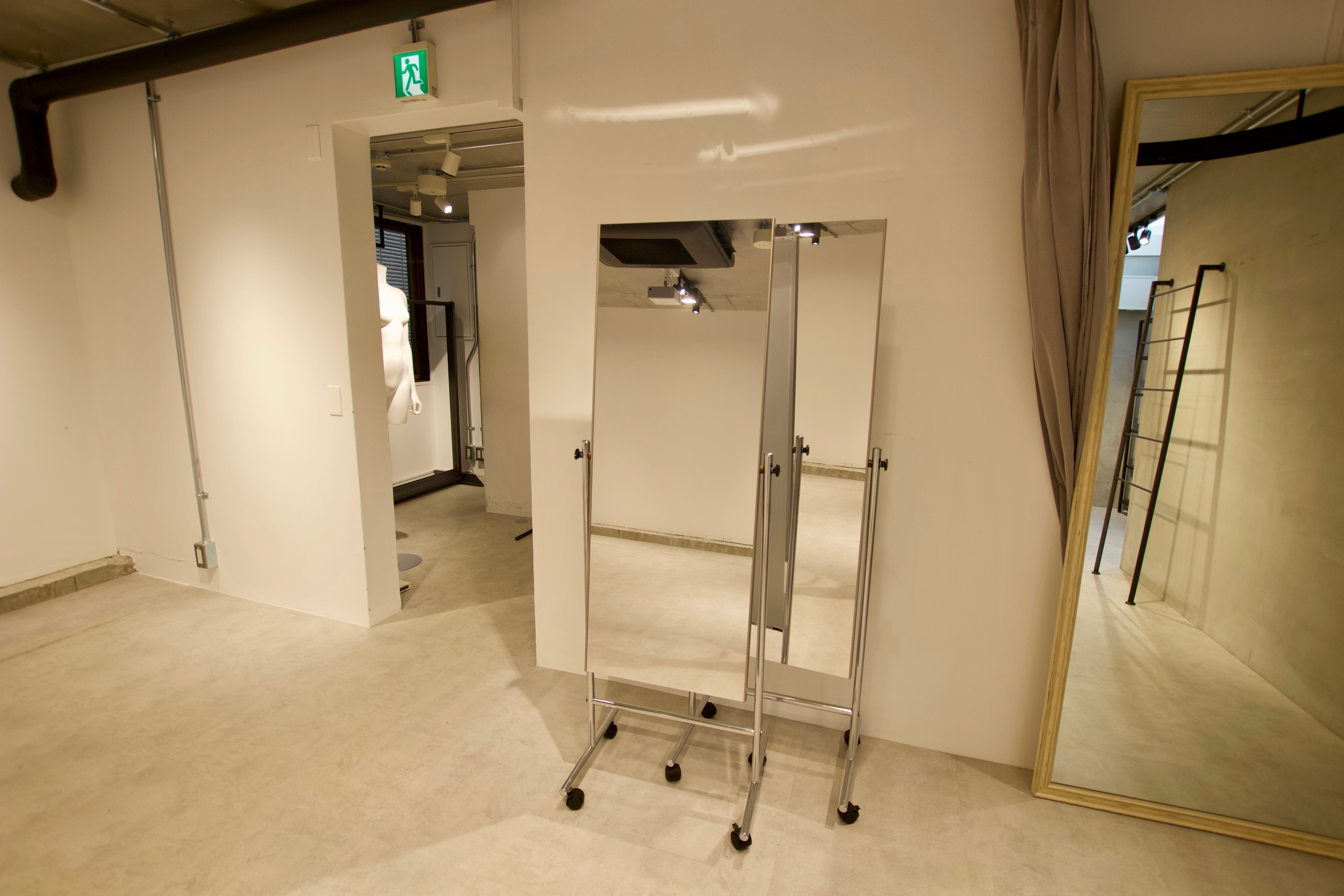 【表参道駅5分】アパレルの展示会やポップアップストアに適した2つの空間のあるスペース(2F)