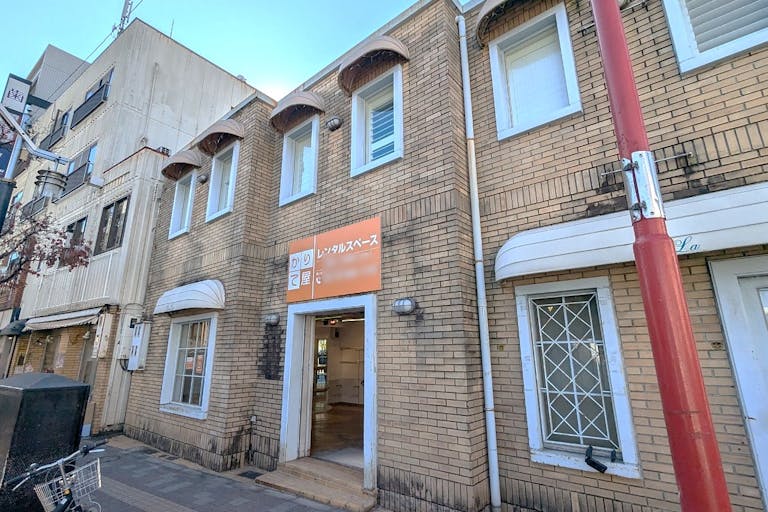 1Fワンフロアご利用可能!駅南口でて1軒目!踏切前の角スペースです!