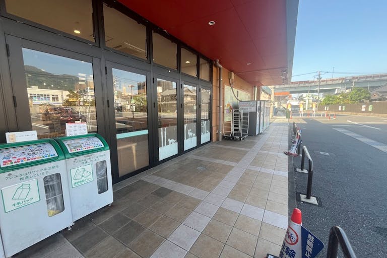 【フレスタ波出石店】プロモーションイベントに利用可能な軒下スペースの画像1