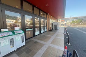 【フレスタ波出石店】プロモーションイベントに利用可能な軒下スペース