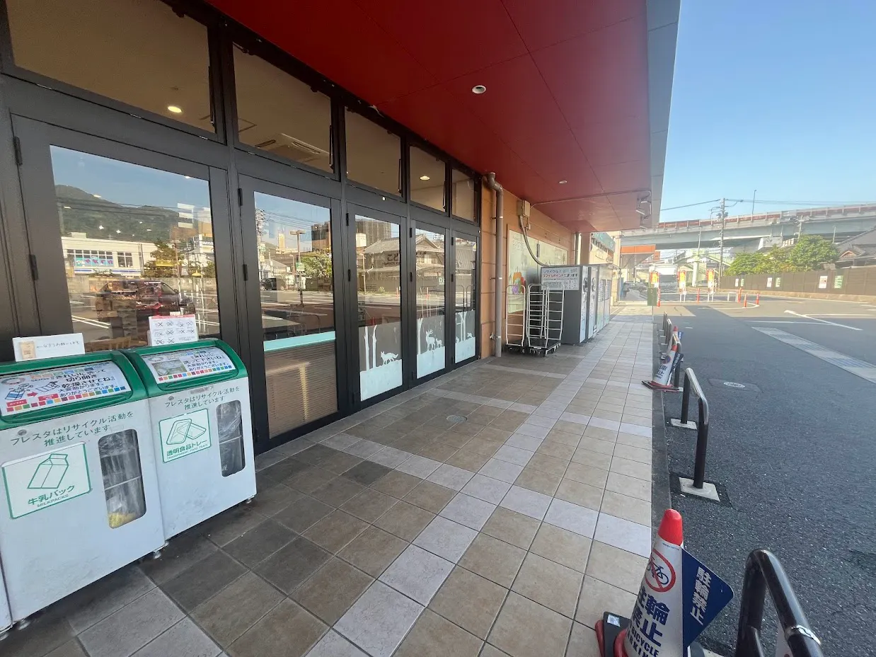 【フレスタ波出石店】プロモーションイベントに利用可能な軒下スペース