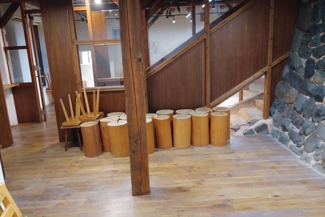 【丸の内駅4分】個展やポップアップストアに適した木目調のギャラリー