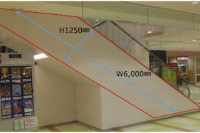 【イオンモールつがる柏】モール内広告 エスカレーター