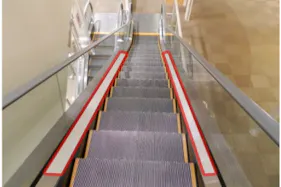 【イオンモールつがる柏】モール内広告 エスカレーター