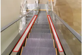 【イオンモールつがる柏】モール内広告 エスカレーター