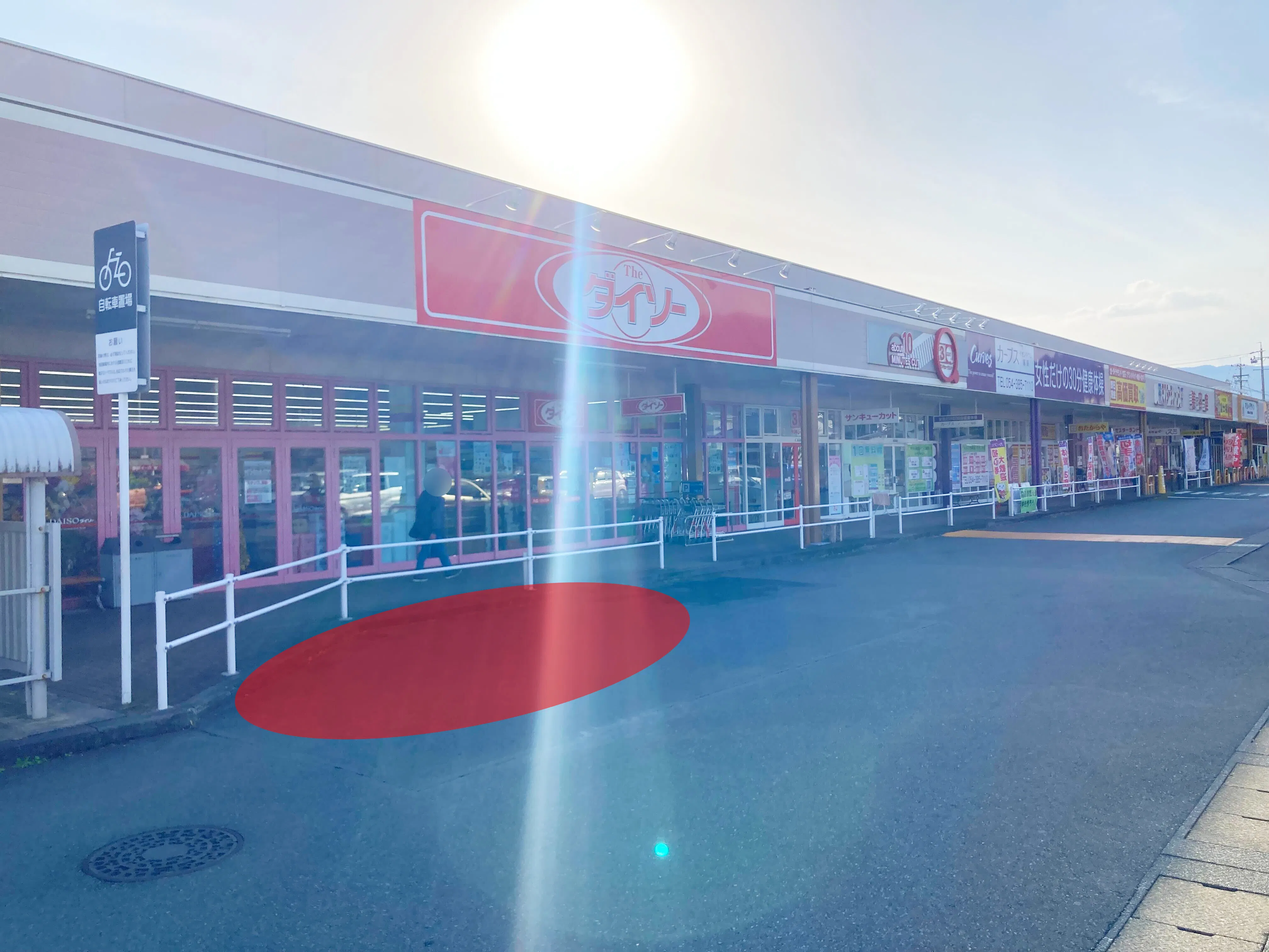 【イオンタウン蒲原/キッチンカー②】キッチンカー等の移動販売に最適な大型スーパー出入口付近にある視認性の高い屋外イベントスペース