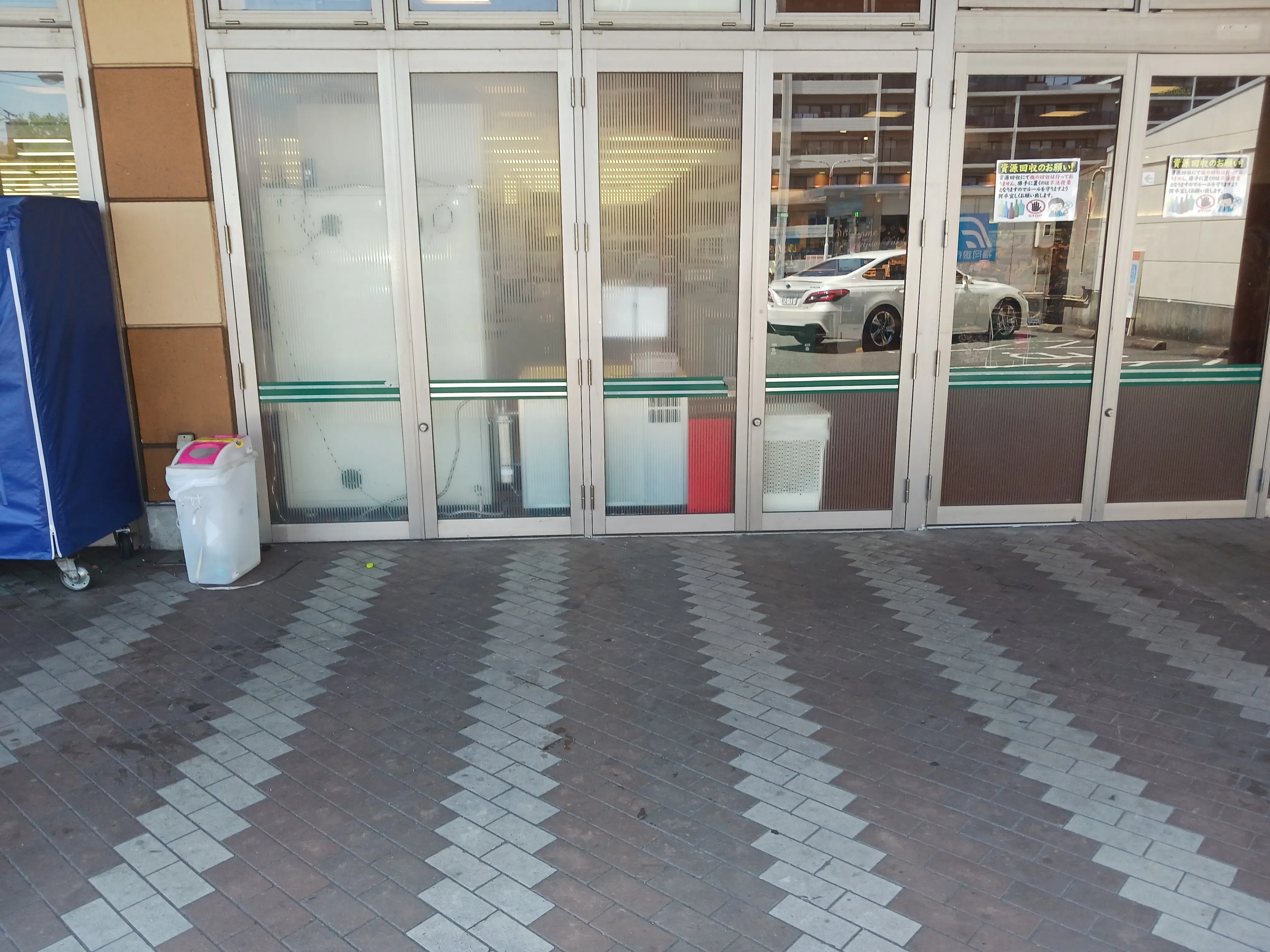 【スピナマート中井店】住宅側 販促プロモーションや物販に最適なスーパー屋外催事イベントスペース