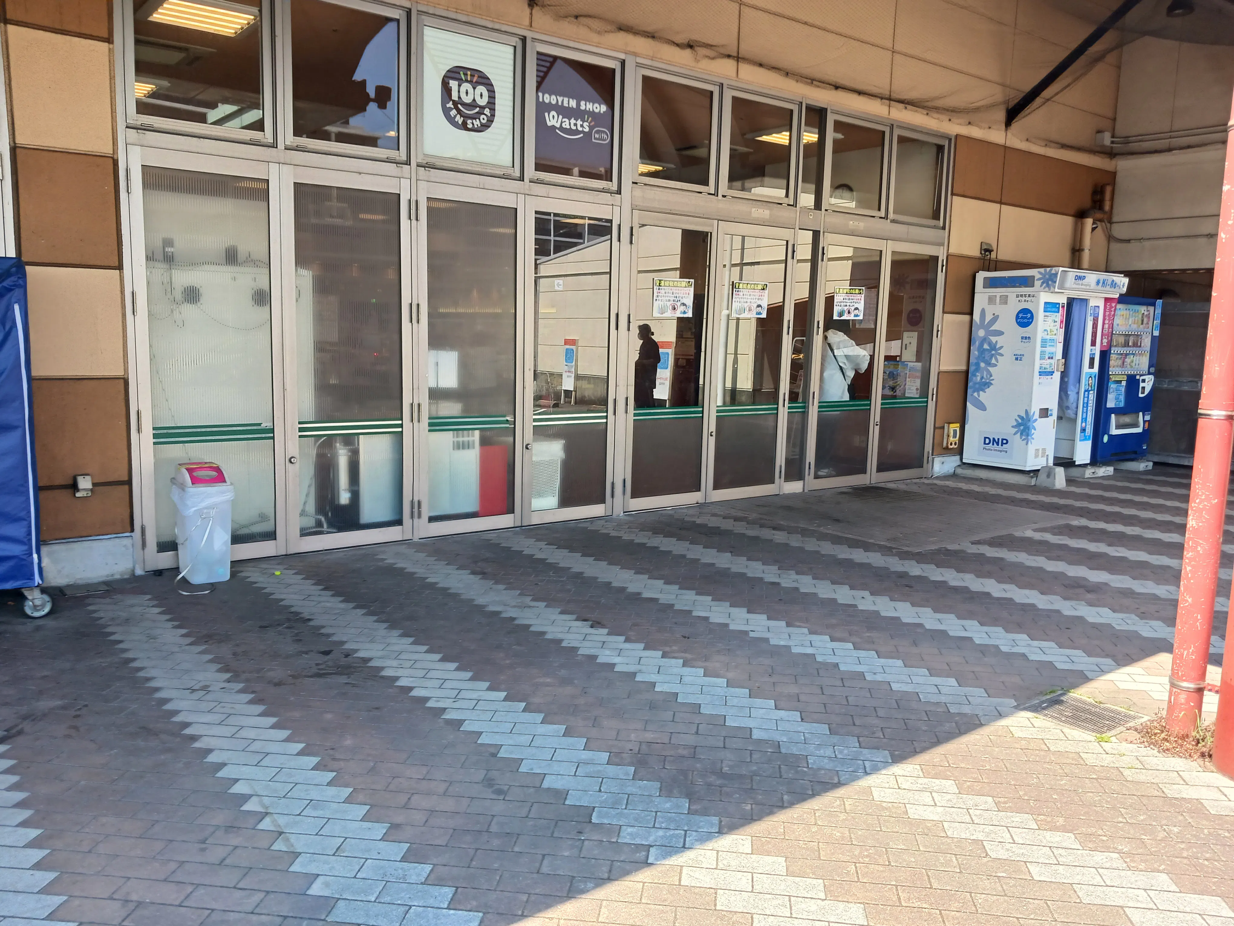 【スピナマート中井店】住宅側 販促プロモーションや物販に最適なスーパー屋外催事イベントスペース