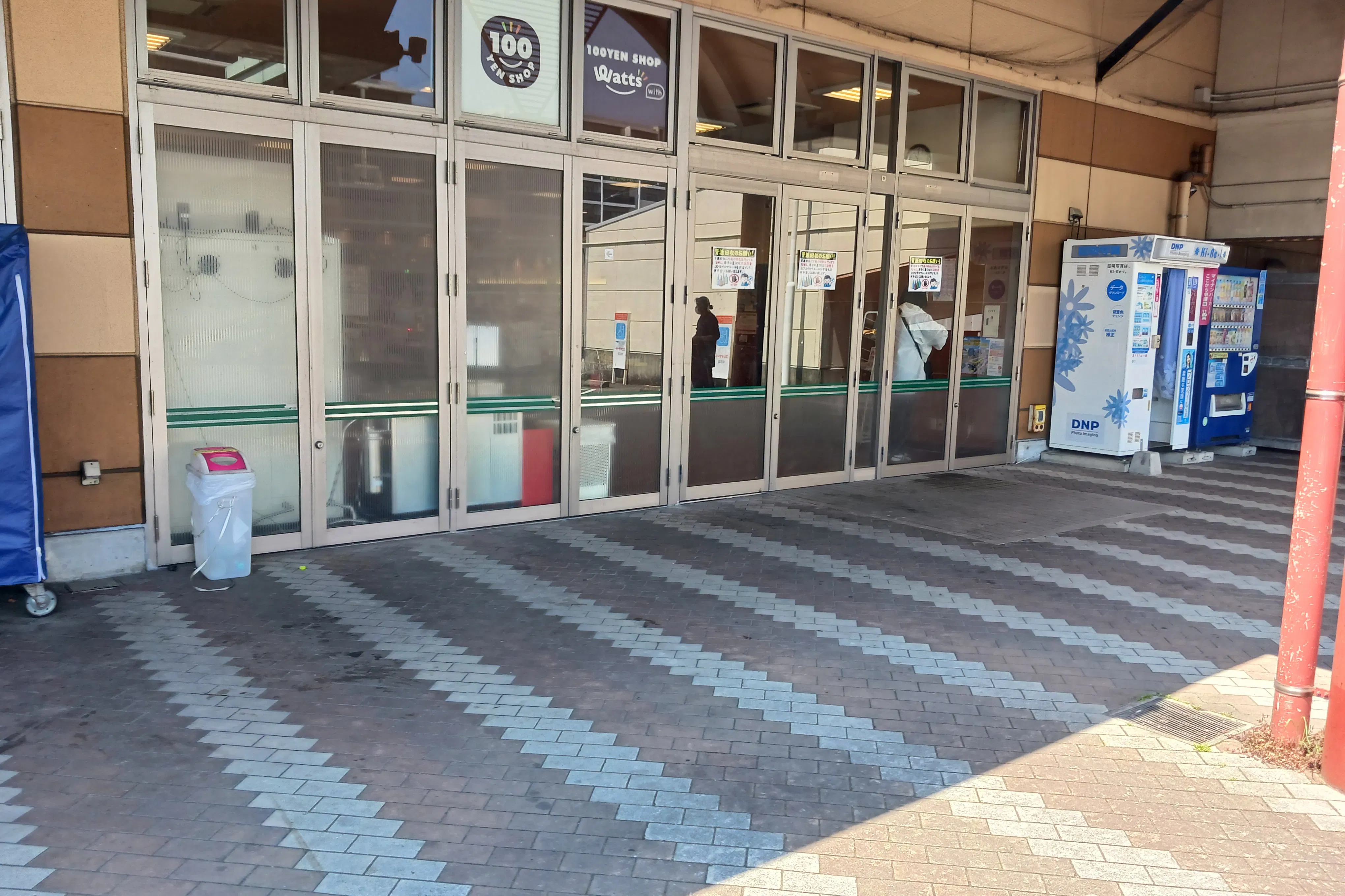【スピナマート中井店】住宅側 販促プロモーションや物販に最適なスーパー屋外催事イベントスペース