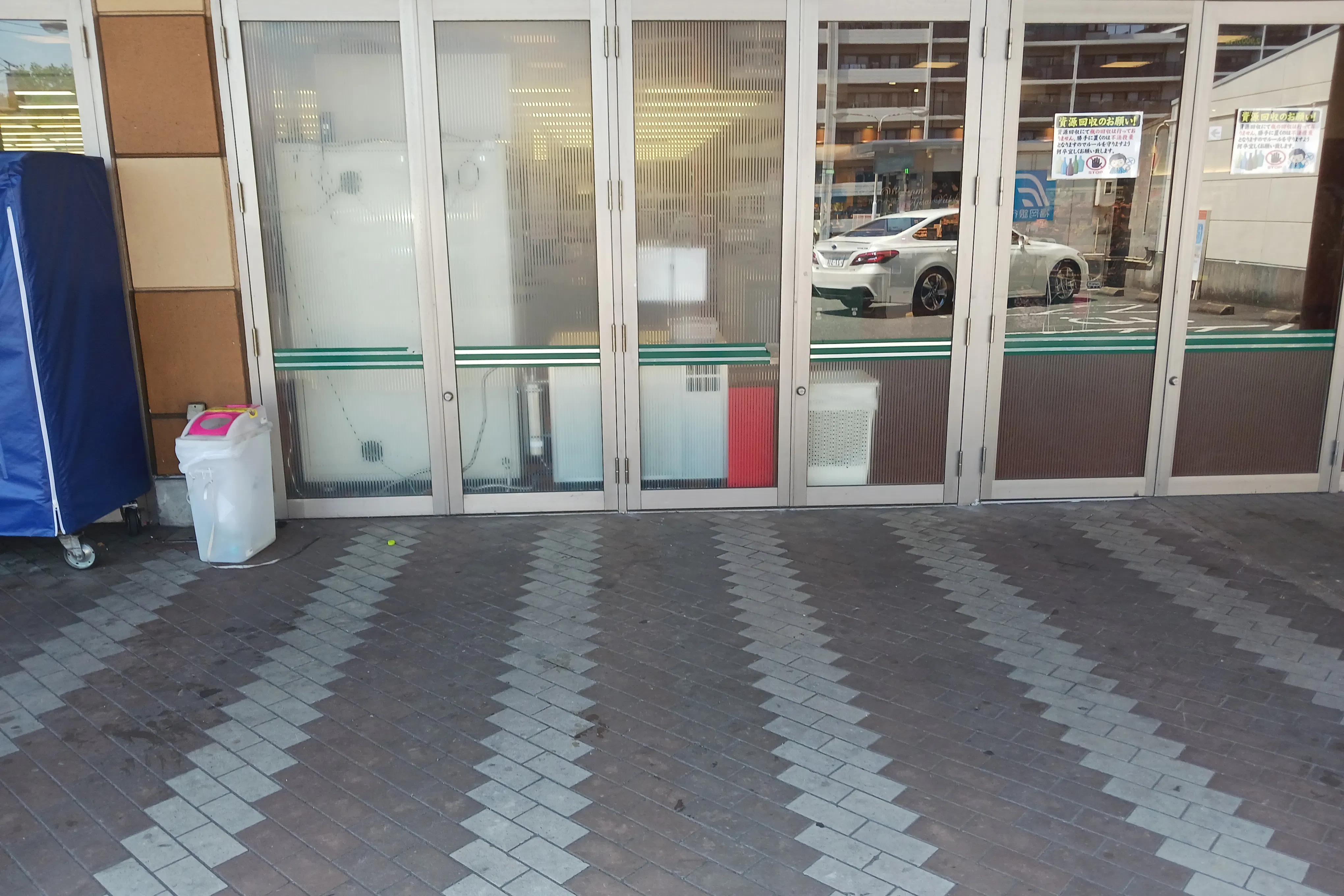 【スピナマート中井店】住宅側 販促プロモーションや物販に最適なスーパー屋外催事イベントスペース