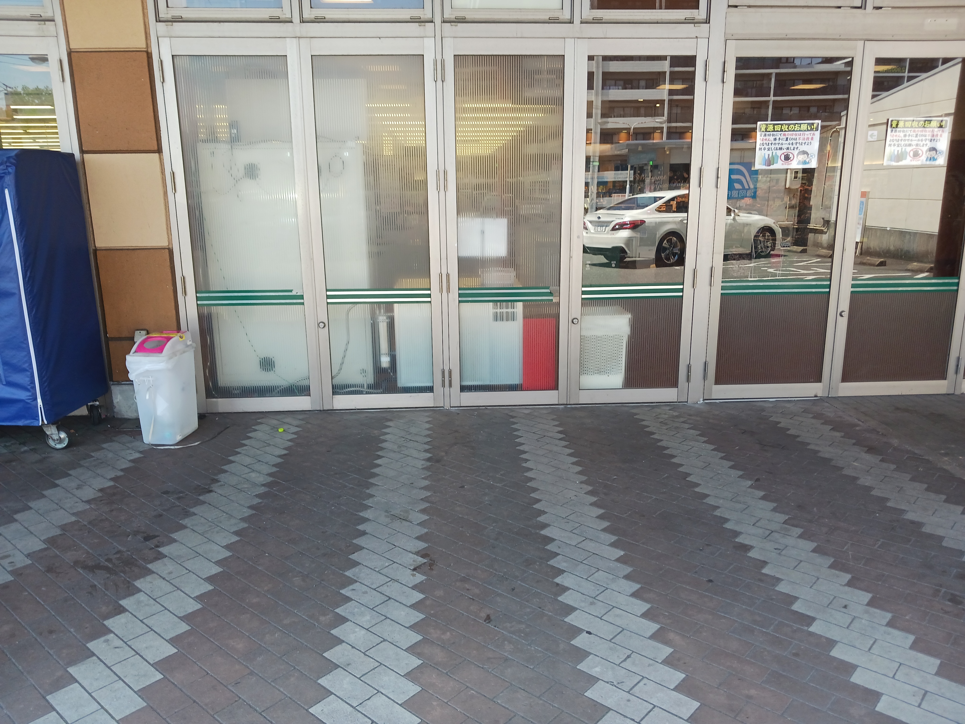 【スピナマート中井店】住宅側 販促プロモーションや物販に最適なスーパー屋外催事イベントスペース