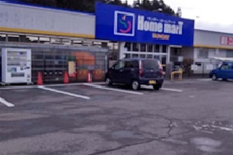 【ホームマート比内店】屋外駐車場 キッチンカーの出店に最適なホームセンター内駐車場の屋外イベントスペースの画像1