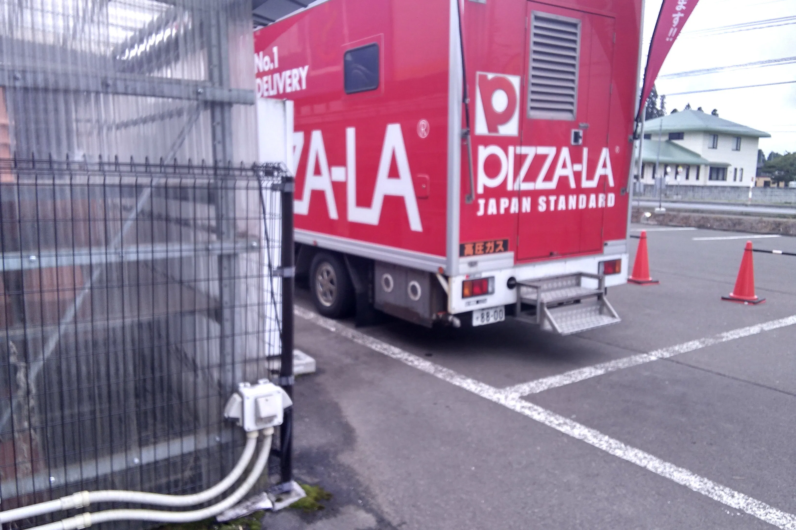 【ホームマート比内店】屋外駐車場 キッチンカーの出店に最適なホームセンター内駐車場の屋外イベントスペース